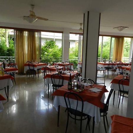 Hotel Ville De Paris Ричоне Екстериор снимка